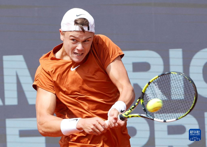 丹麦锦标赛第二轮中断，海格领先陈顾新拼晋级